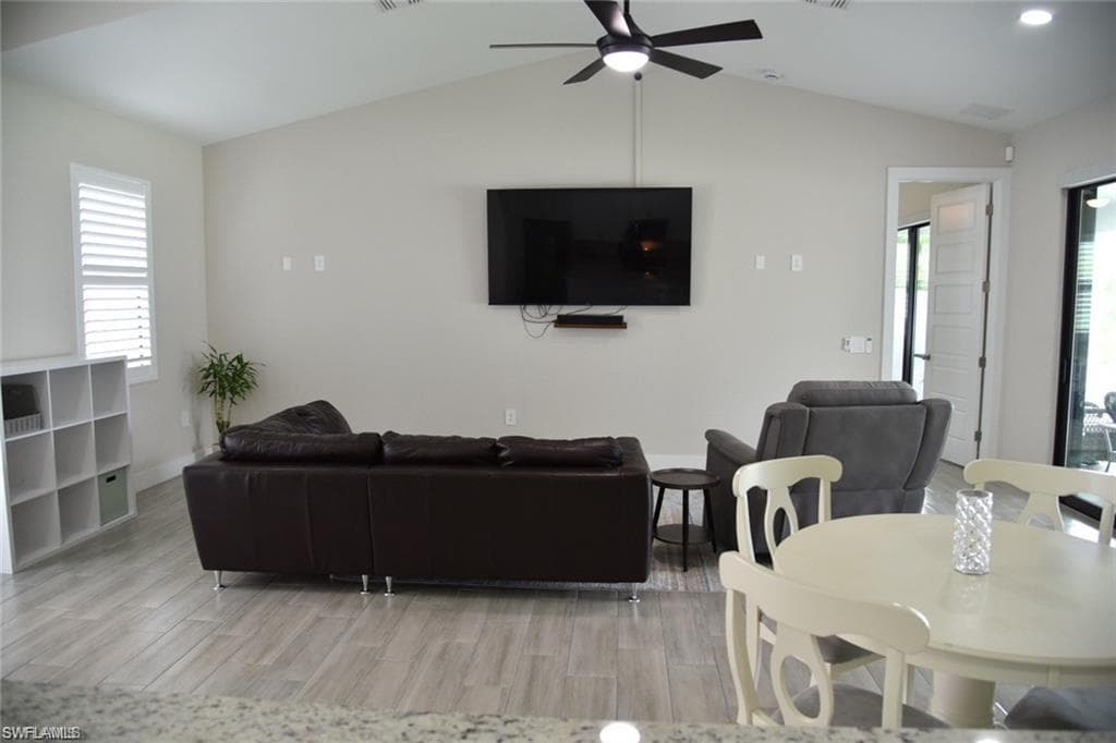 4666 Villa Capri LN-27