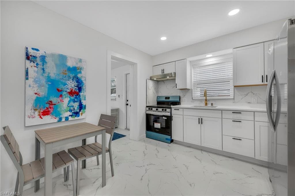 2566-2578 Jackson ST W-17