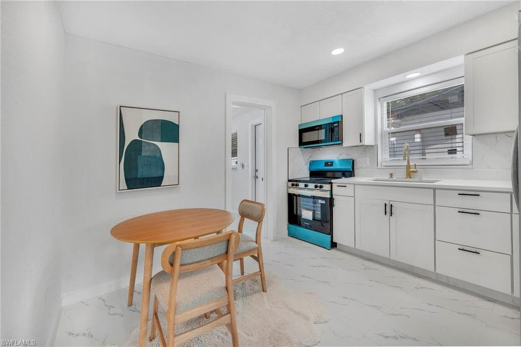 2566-2578 Jackson ST W-16