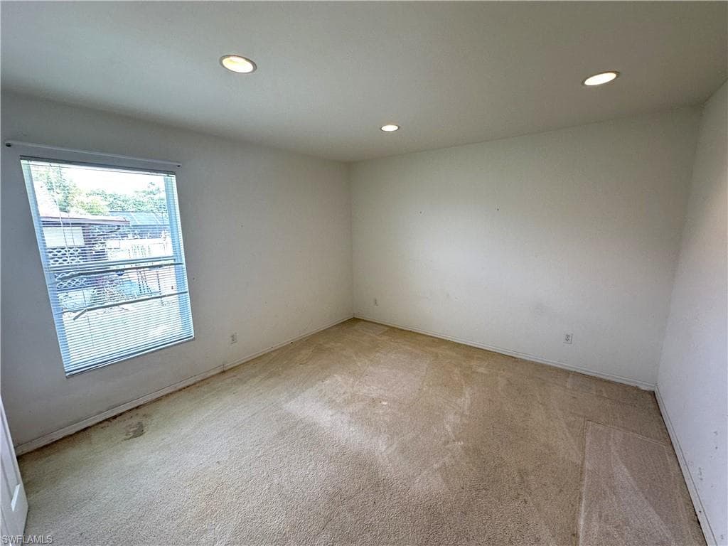 2409 Del Ray PL-24