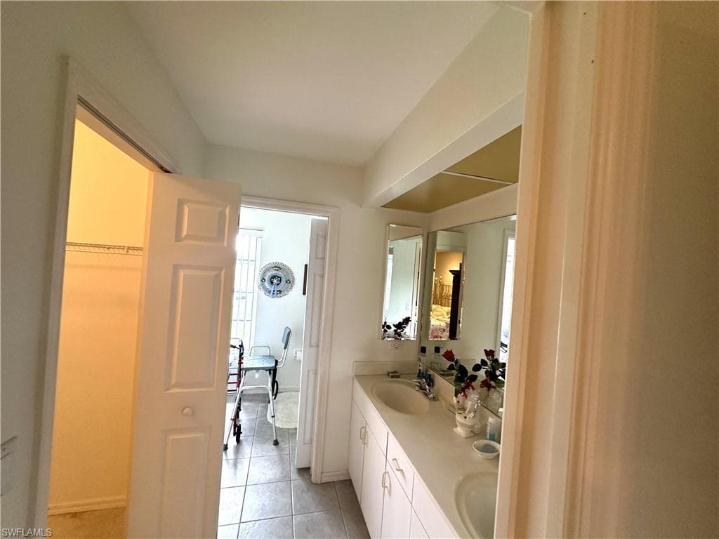 2409 Del Ray PL-18