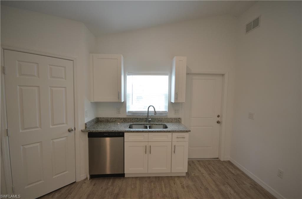 2225 Carver AVE-13