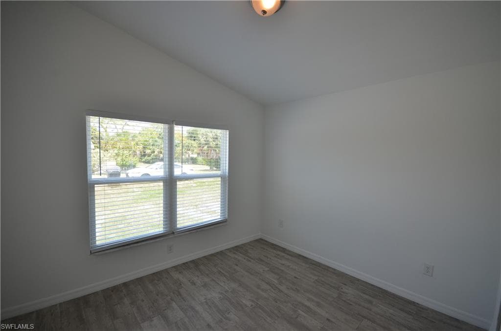 2225 Carver AVE-4