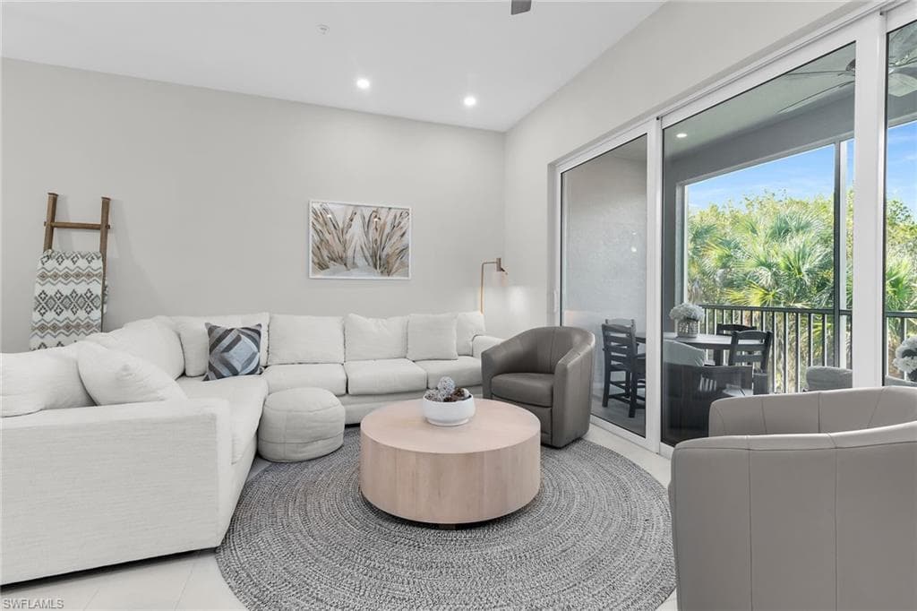 268 Indies DR E 202-12