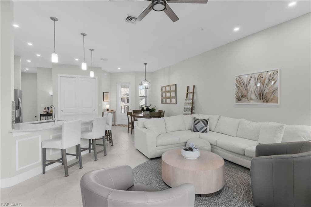 268 Indies DR E 202-9