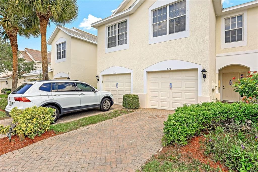 836 Hampton CIR 171-2
