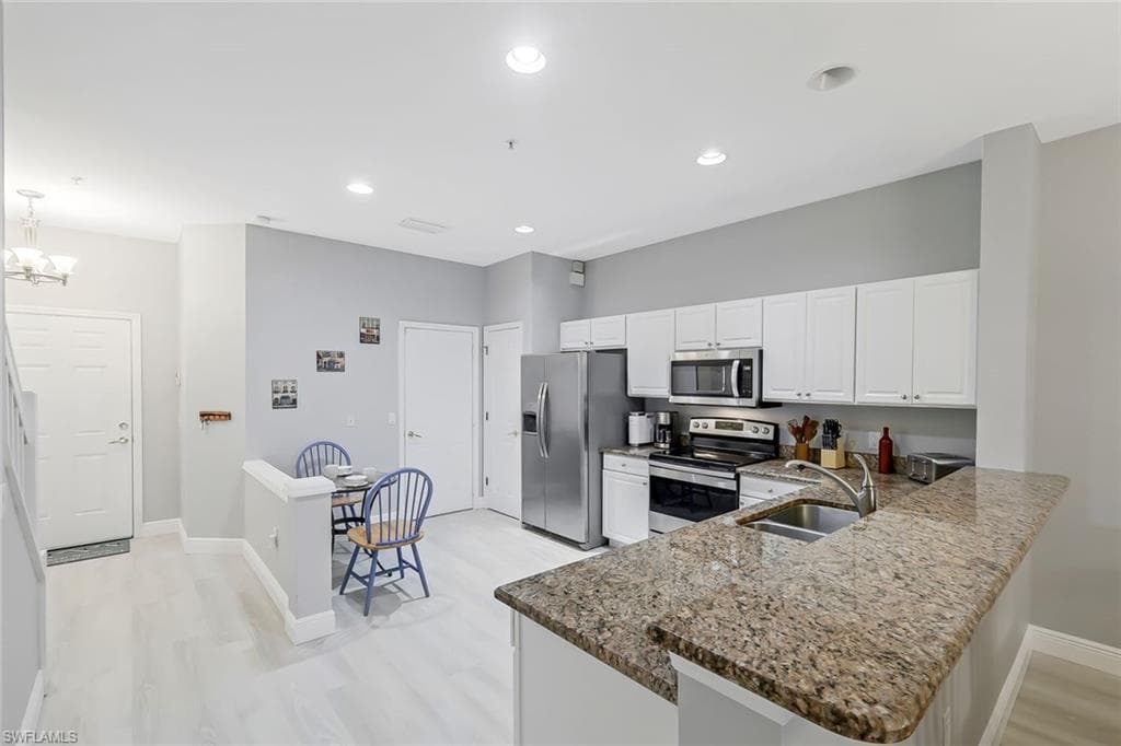 836 Hampton CIR 171-7