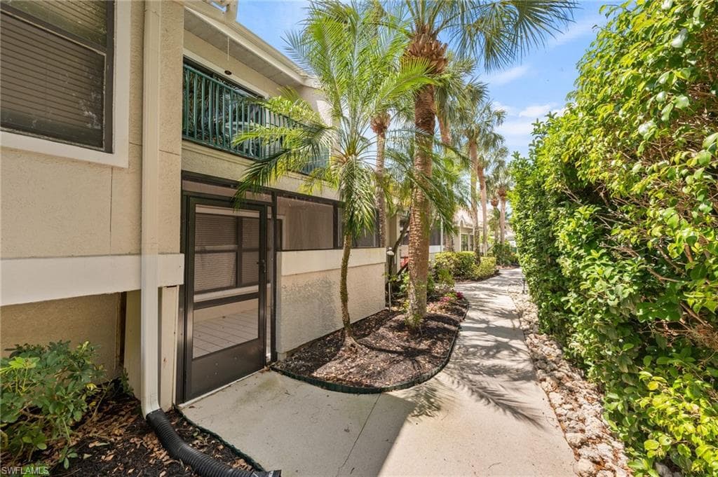77 EMERALD WOODS DR I6-20