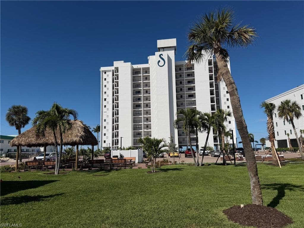 6400 Estero BLVD 402-2
