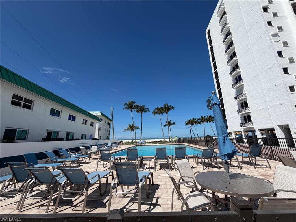 6400 Estero BLVD 402-28