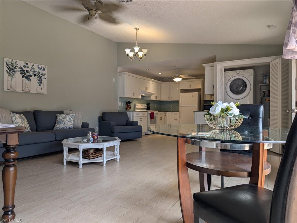 5652 Foxlake DR-7