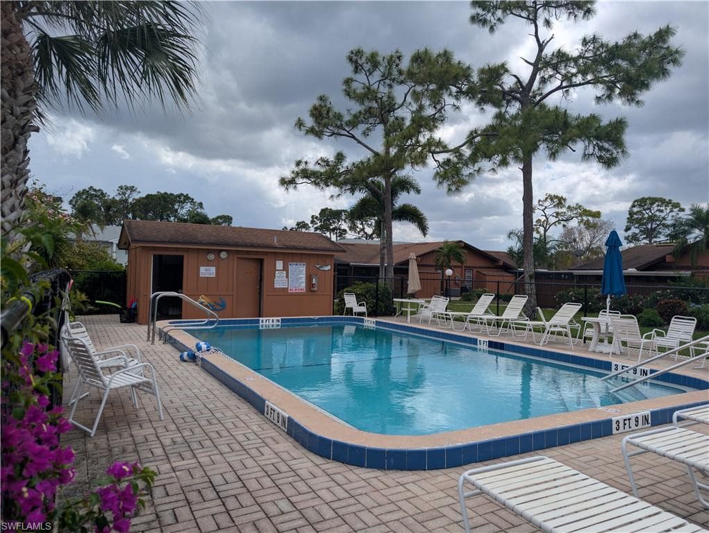5652 Foxlake DR-1