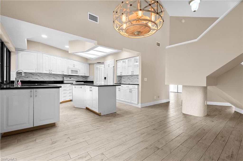 12331 Oak Brook CT-16