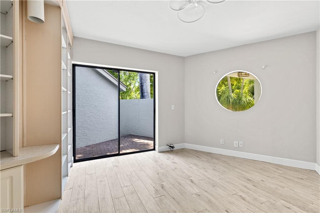 12331 Oak Brook CT-26