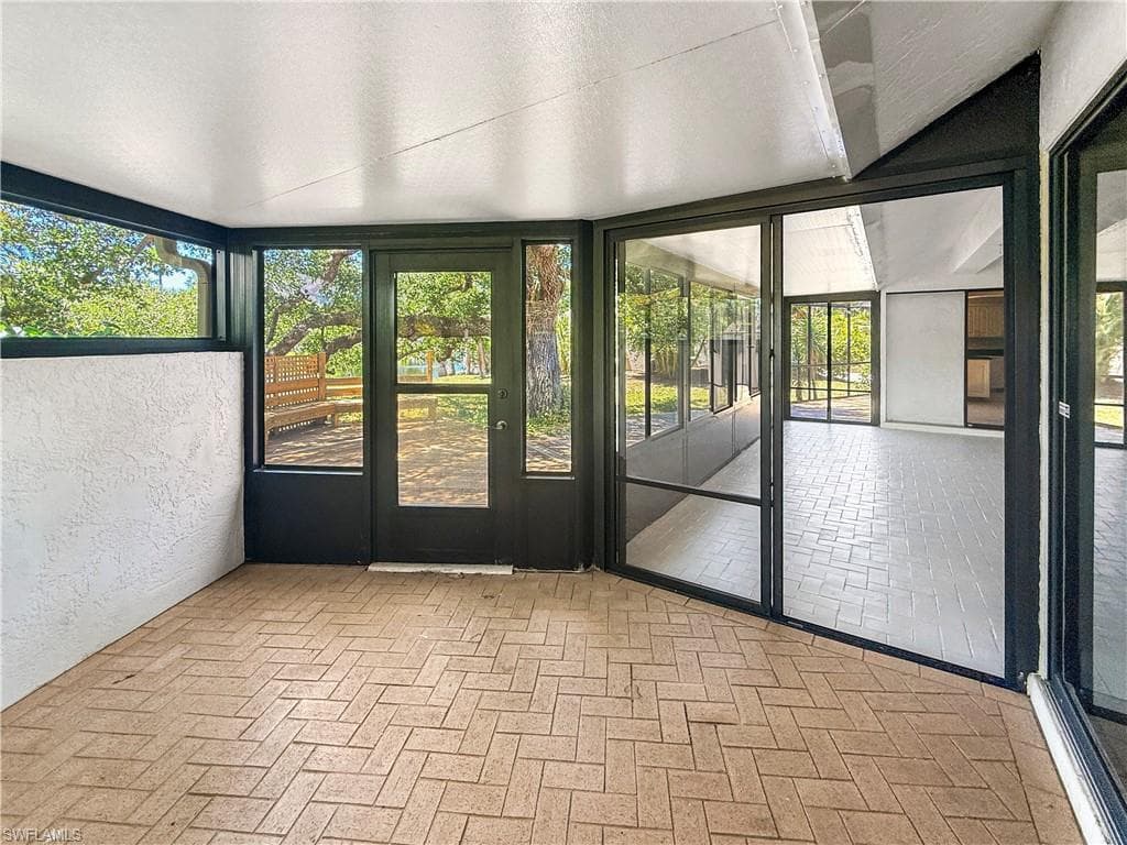 12331 Oak Brook CT-10