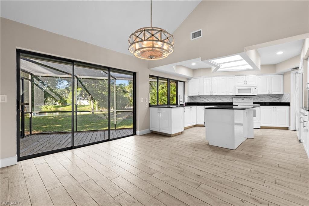 12331 Oak Brook CT-15