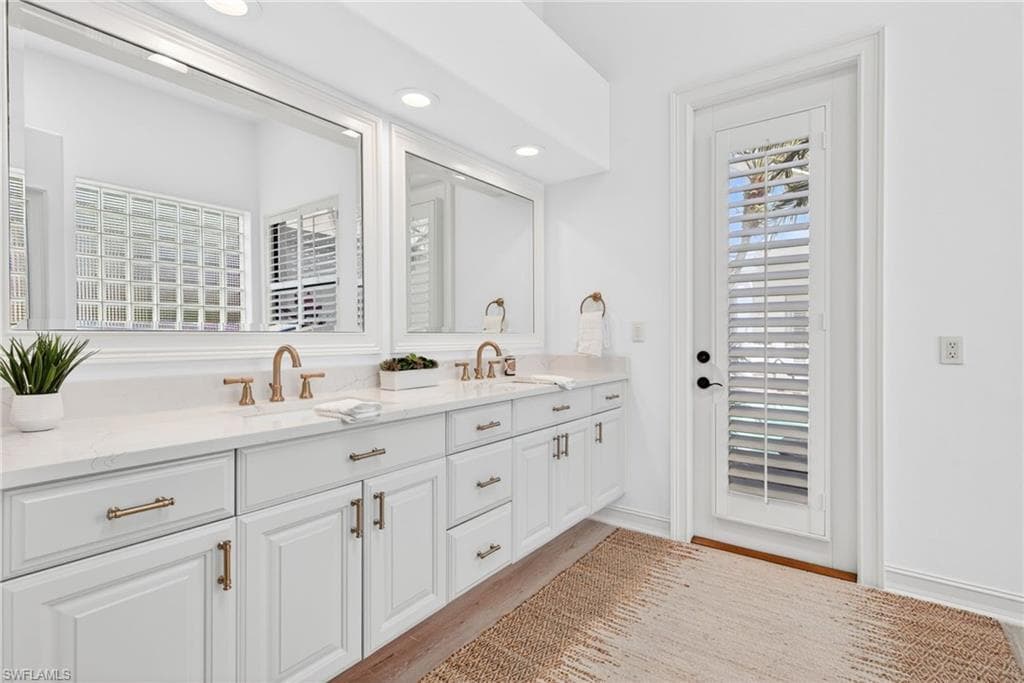 3296 LOOKOUT LN-17