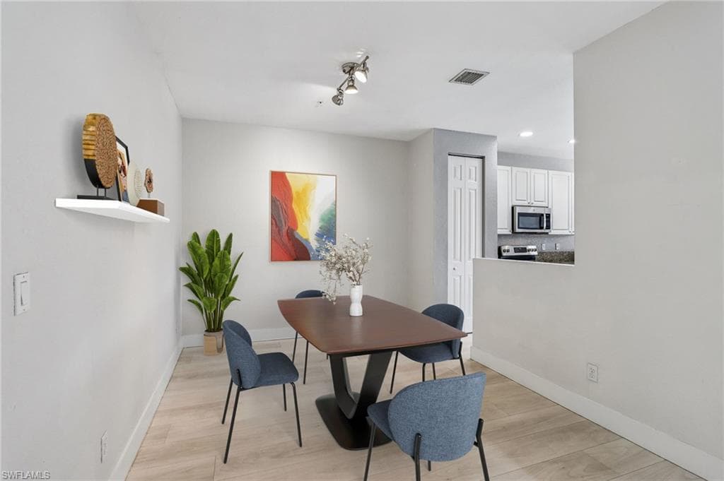1410 Mariposa CIR 102-6