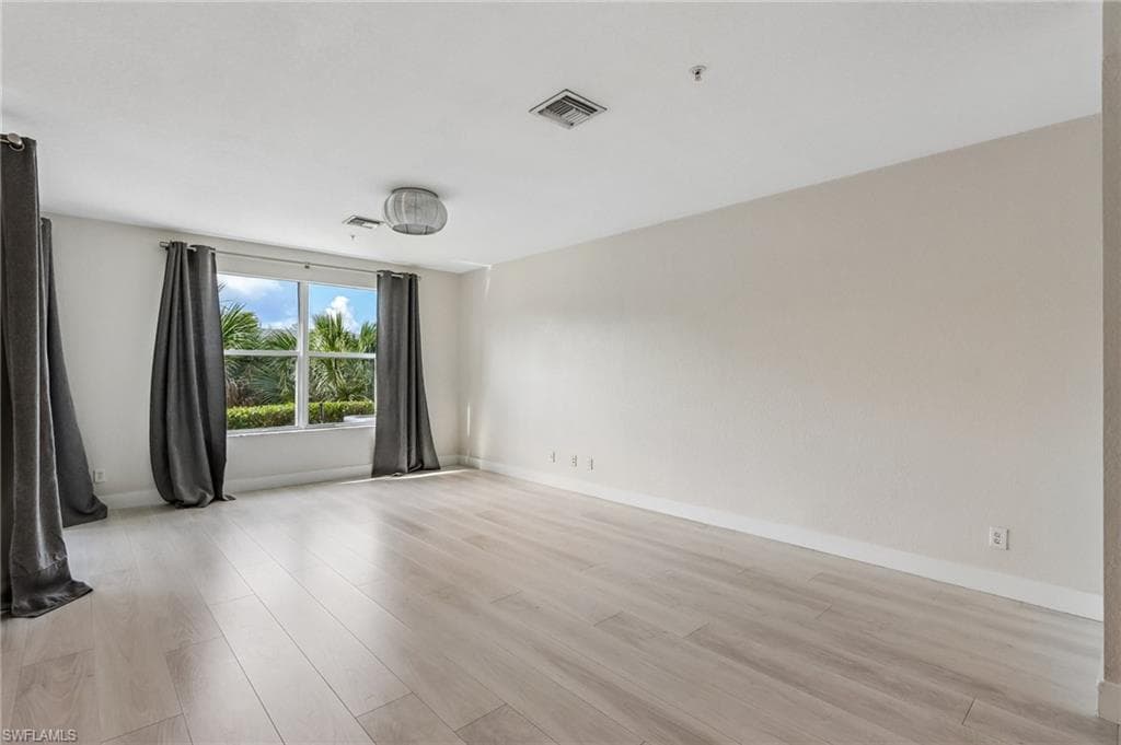 1410 Mariposa CIR 102-5