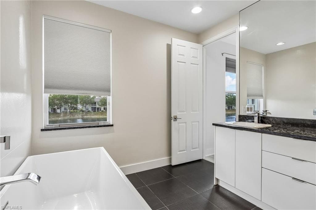 1410 Mariposa CIR 102-18