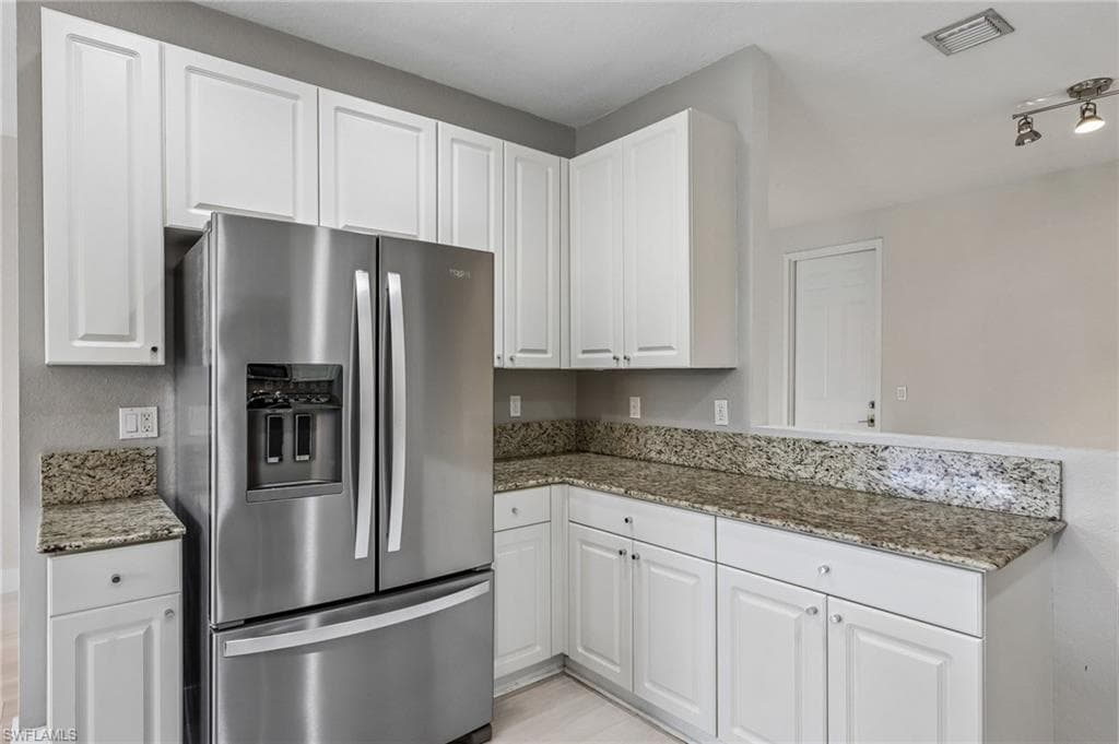 1410 Mariposa CIR 102-8