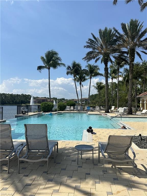 2004 Tarpon Bay DR N 101-5
