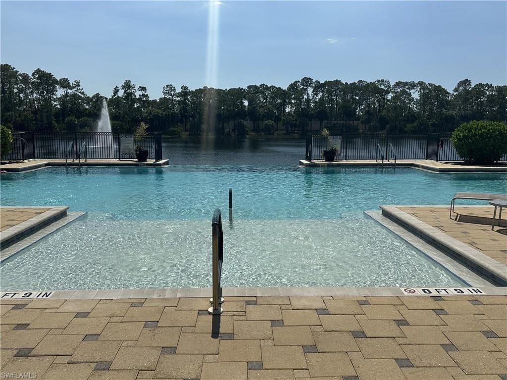 2004 Tarpon Bay DR N 101-4