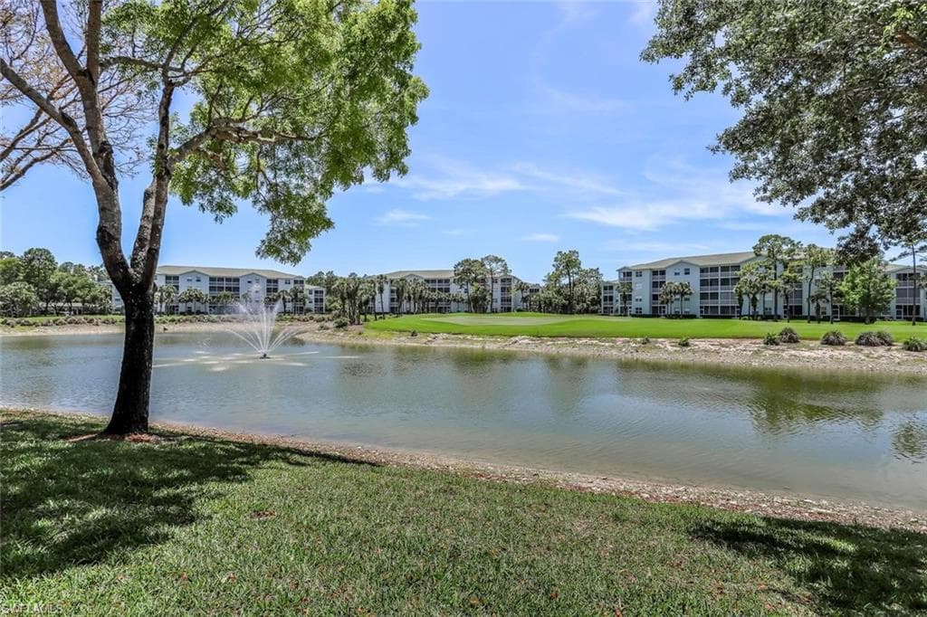 3996 Bishopwood CT E 103-1