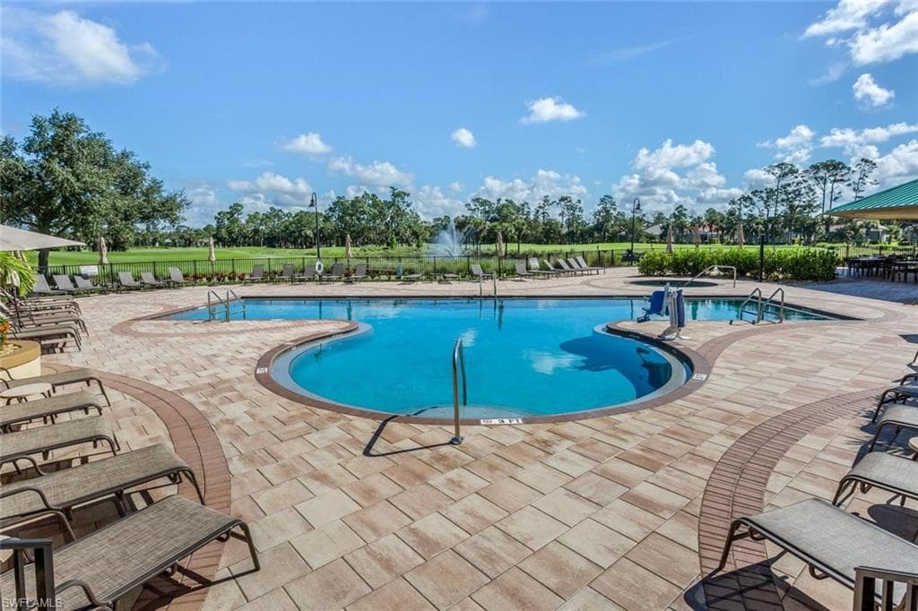 3996 Bishopwood CT E 103-28