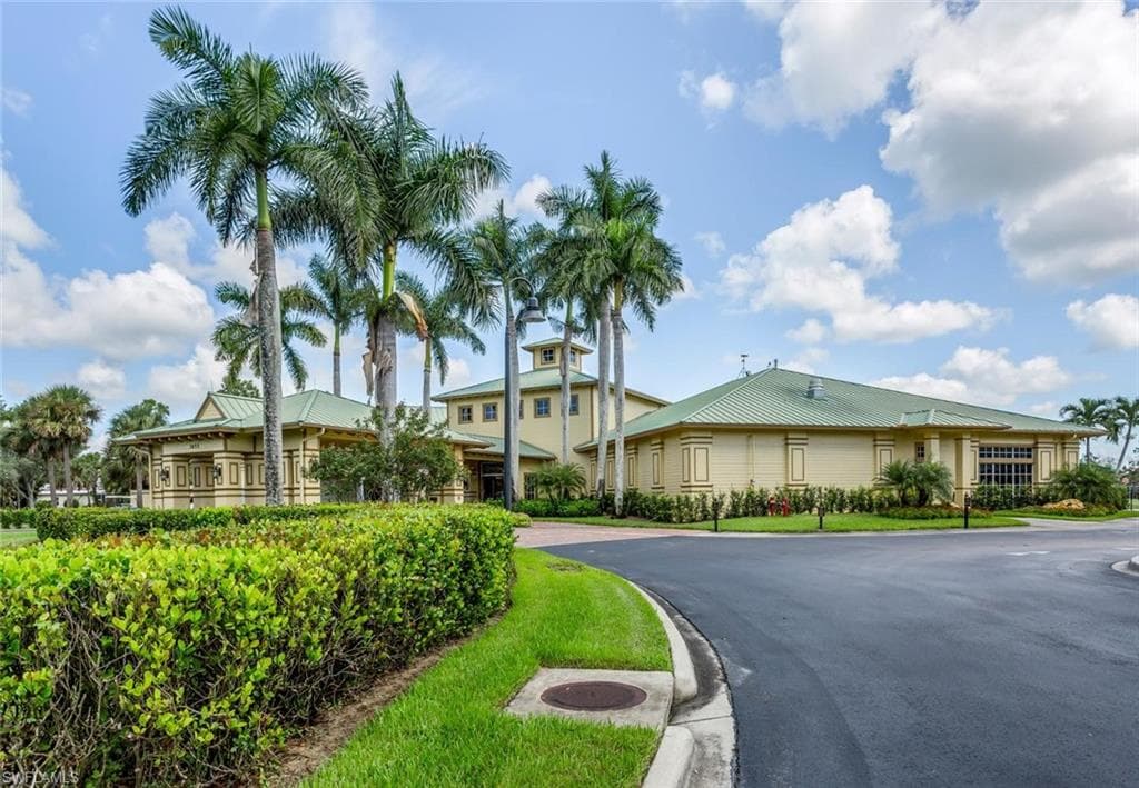 3996 Bishopwood CT E 103-24
