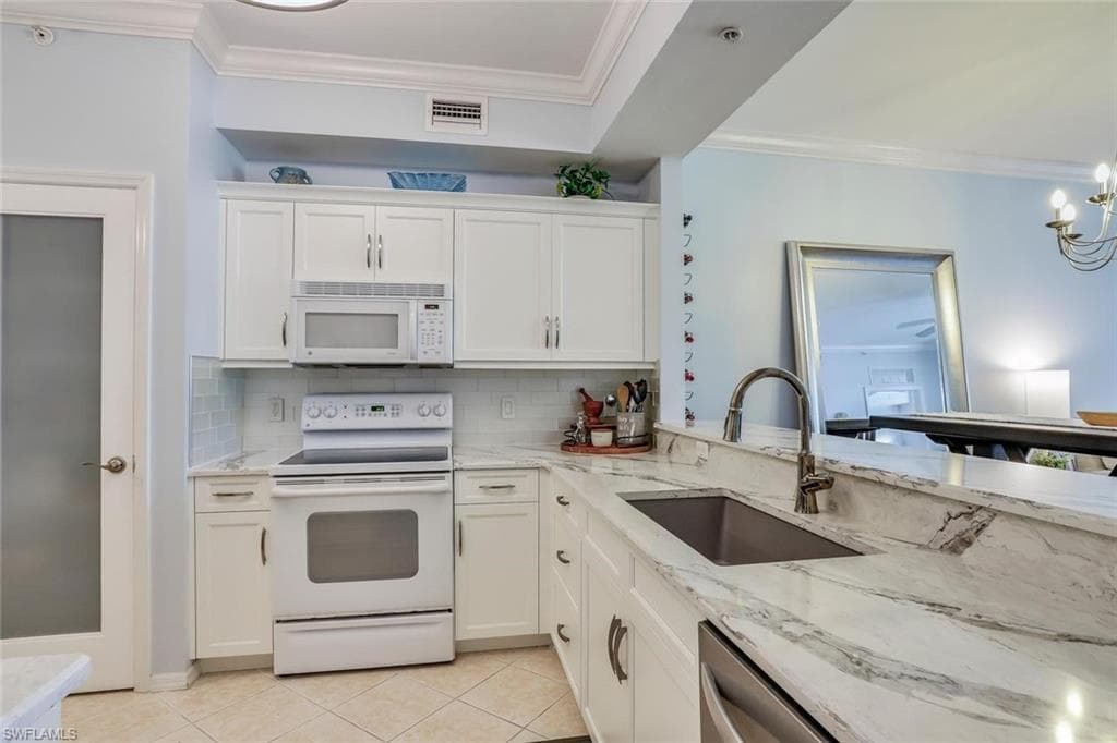 3996 Bishopwood CT E 103-4