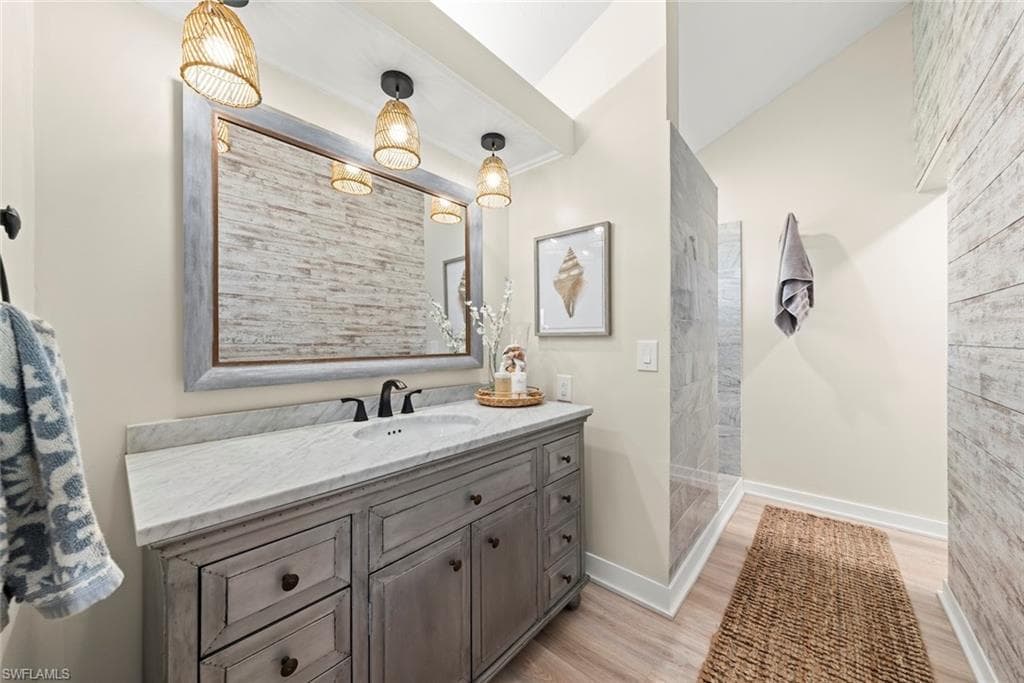 207 Daniel DR-19