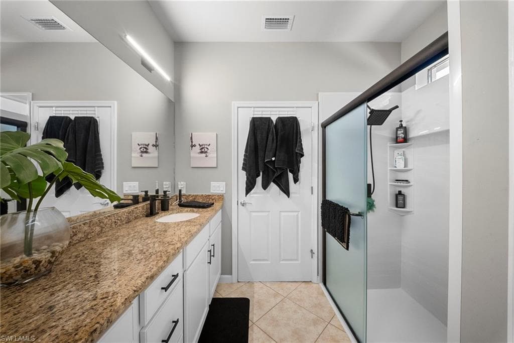 7052 Live Oak DR-27