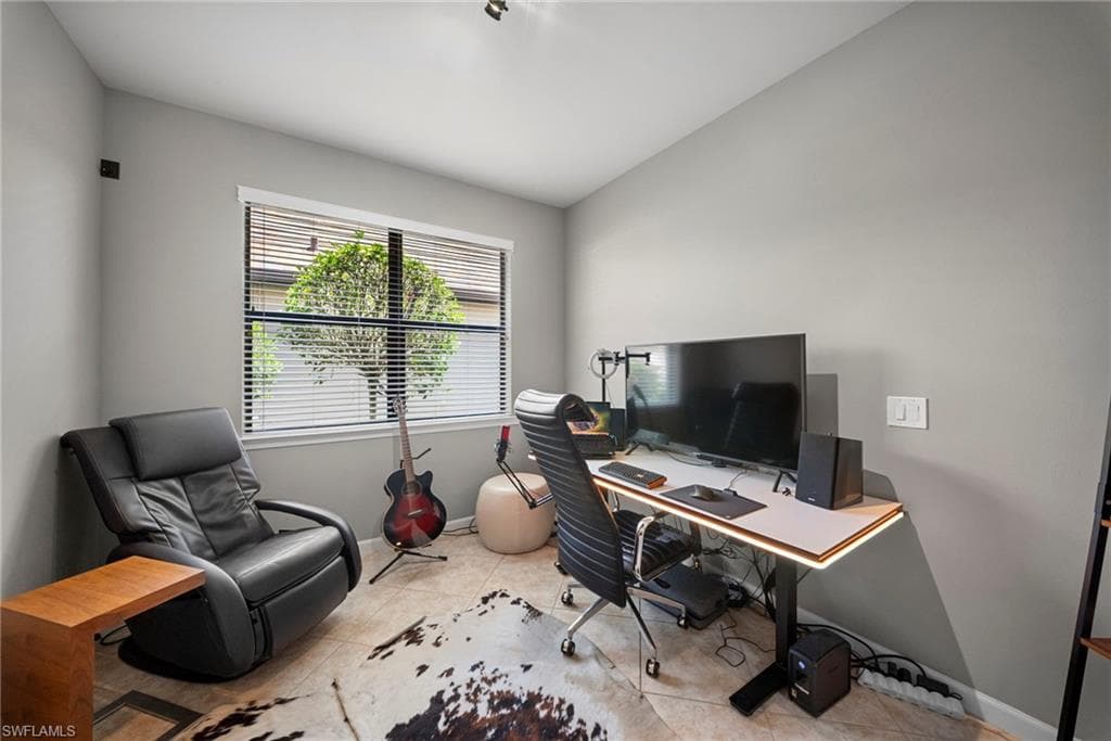 7052 Live Oak DR-12