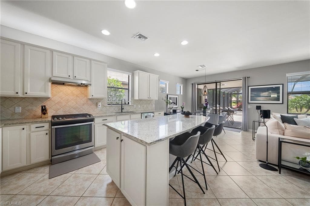 7052 Live Oak DR-15
