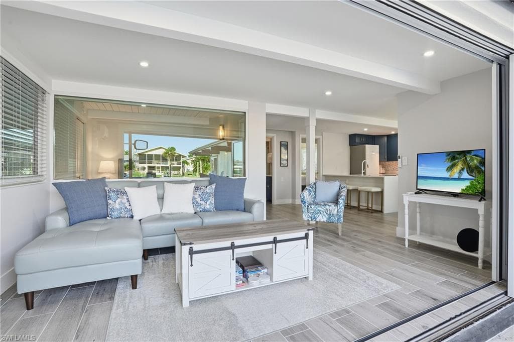 239 Curlew ST-9