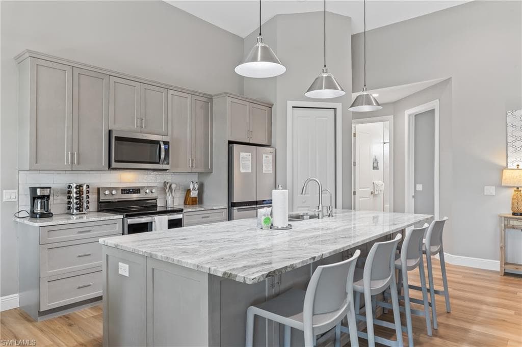 5809 Lauder ST-2