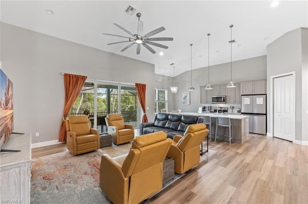 5809 Lauder ST-4