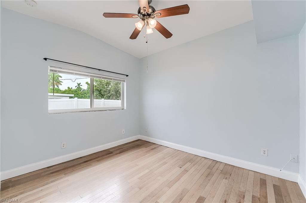 1443 Ricardo AVE-17