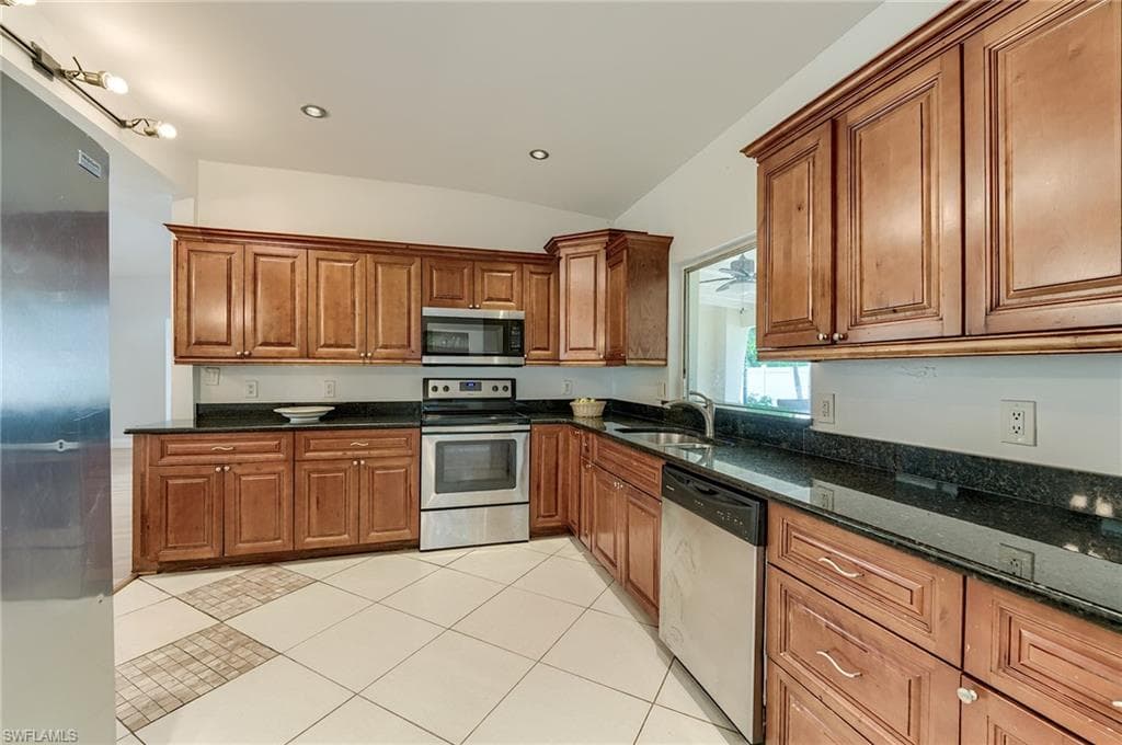 1443 Ricardo AVE-9