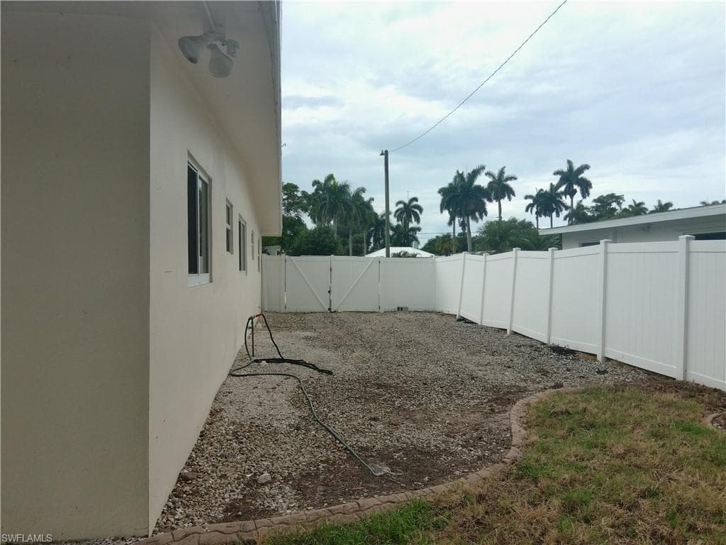 1443 Ricardo AVE-33