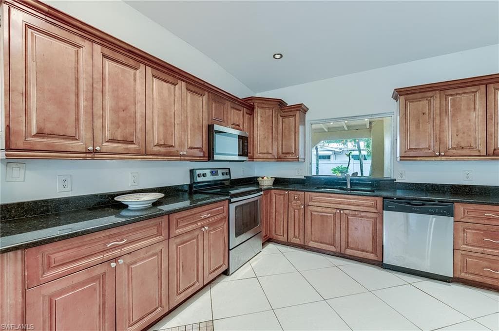 1443 Ricardo AVE-8