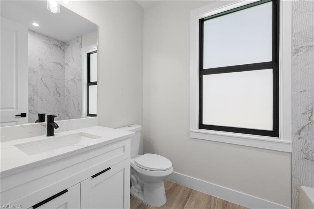 3032 Woodside AVE-28