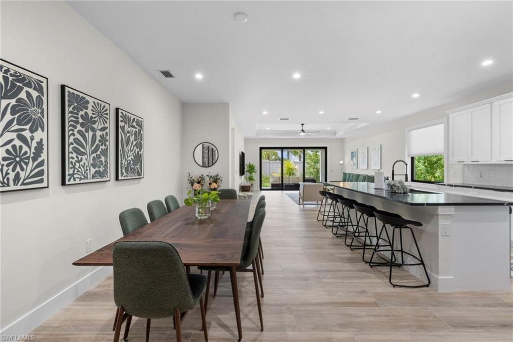 3032 Woodside AVE-21
