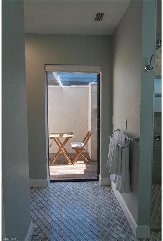323 Washington CT-28