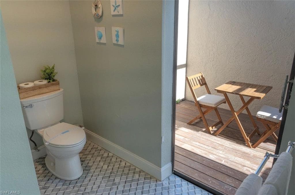 323 Washington CT-29