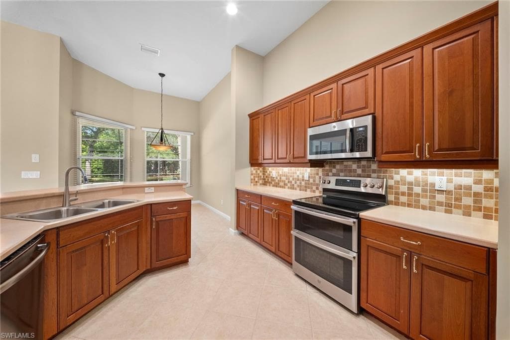 7914 Founders CIR-5