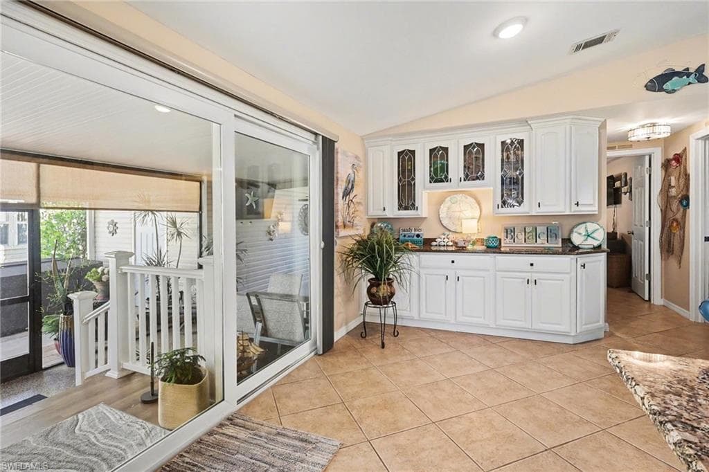 11111 Bayside LN-13