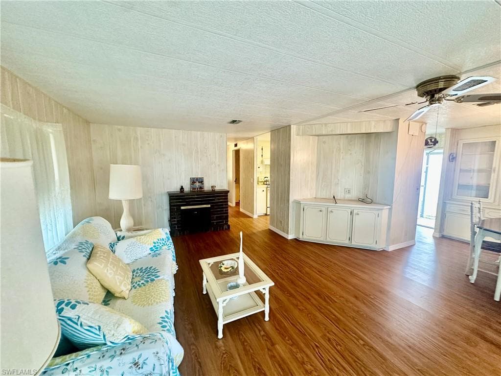 16037 Citron WAY-15