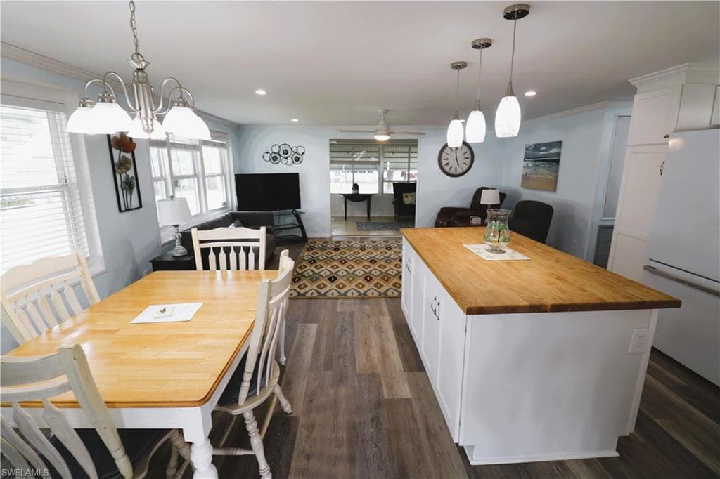 116 Coachlight DR-6
